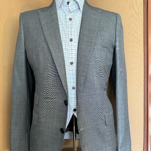 Grey/ Wool Shark Skin Peak lapel Single breasted 2 button 2 piece suit - Picture 1 of 5